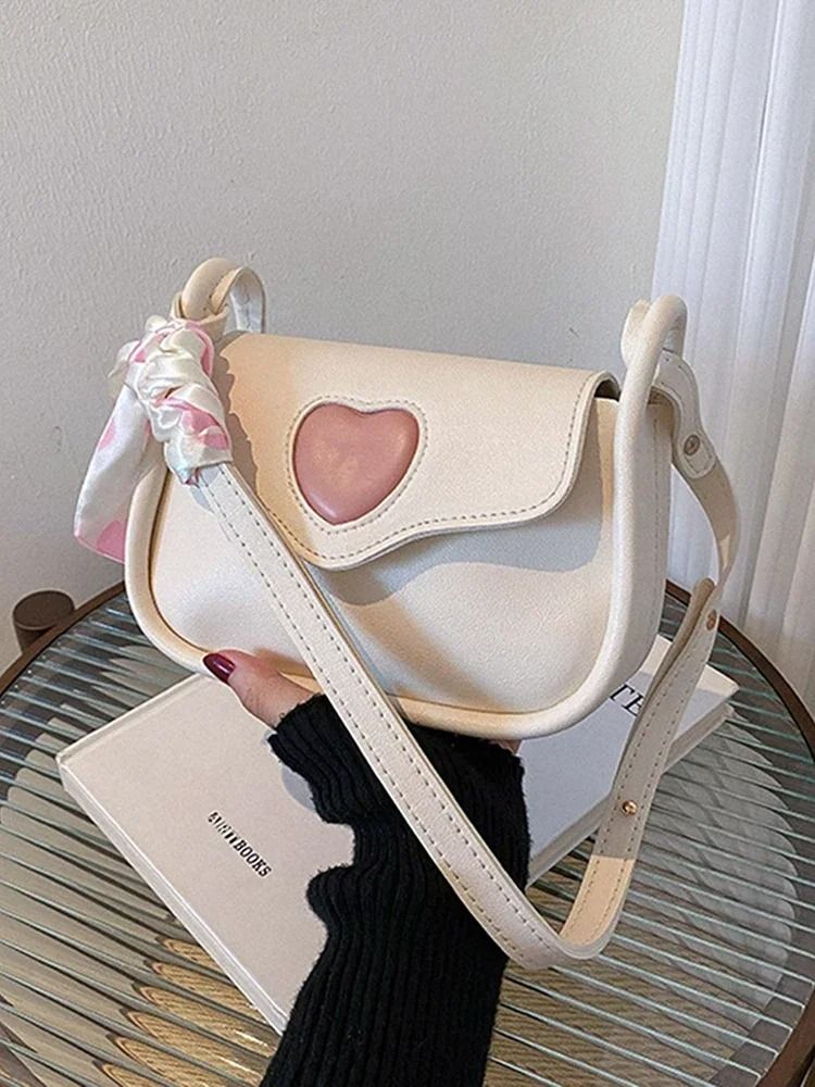 Fashion Retro Love Heart Saddle Shoulder Bag