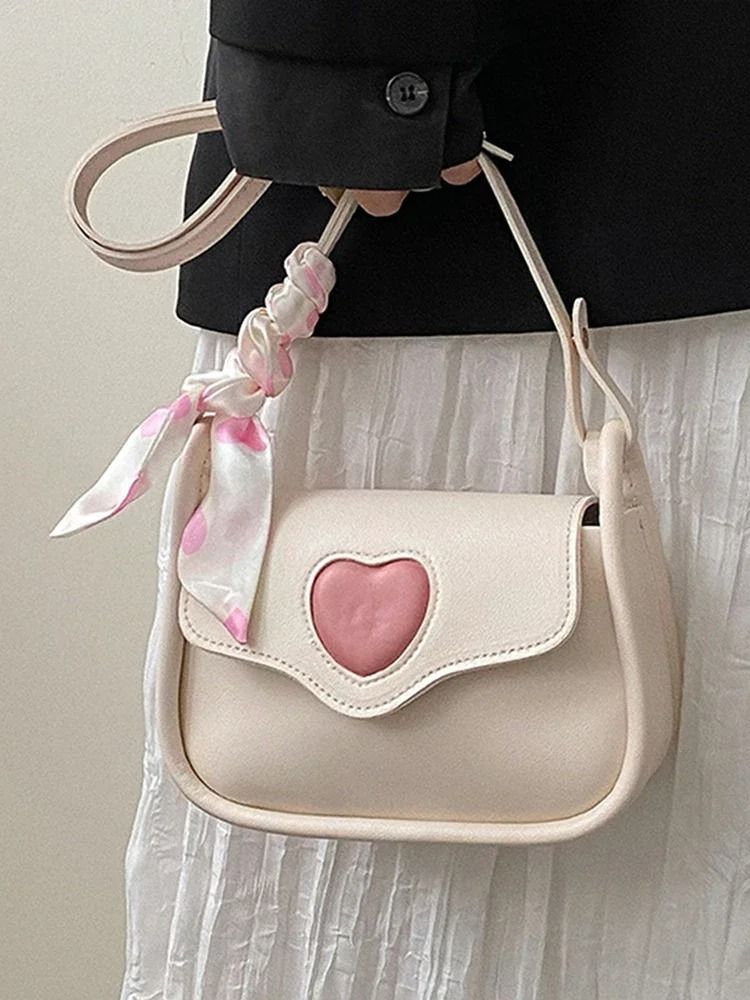 Fashion Retro Love Heart Saddle Shoulder Bag