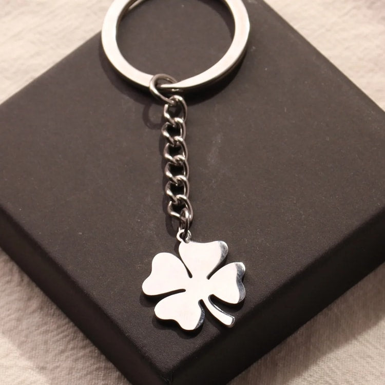Stainless Steel Clover Keychain Silver Fashion Car Key Pendant for Women and Men